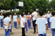 挥臂拉臂技巧——提高排球发球效果的关键（排球发球技术要领及动作分解详解）