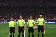 足球裁判之间的对话技巧大全（打造默契与效率的裁判团队合作）