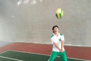 掌握排球向前旋转的关键要领（打造更强攻击力的秘诀）