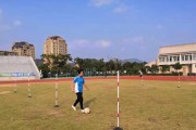 学生足球绕杆技巧——打造出色的脚法（从零基础到高水平的脚法掌握）