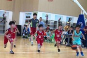 滑步防守小篮球的练习方法（提高防守技巧，迅速应对对手的进攻）