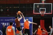 篮球全场4v4防守技巧（如何有效应对全场4v4比赛中的防守挑战）