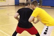 篮球防守规则入门速成教学（从零开始学会篮球防守，轻松提升战斗力）