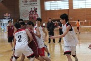 小学三年级篮球进攻防守技巧（掌握基本动作，打造全面球员）