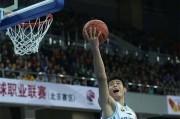 篮球场上最初防守位置的重要性（从站位到策略，防守位置是防守的关键）