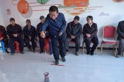 乒乓球技巧（如何运用乒乓球技巧化解老大爷的压力与困扰）