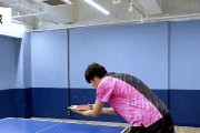 如何简单掌握乒乓球发球技巧（初学者必备的乒乓球发球技巧及训练方法）