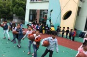 幼儿篮球防守交叉步脚步教学（让幼儿学会灵活应对篮球比赛中的进攻）