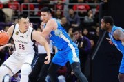 为什么小篮球比赛必须以半场防守为主？（小篮球比赛中半场防守的重要性与影响力）